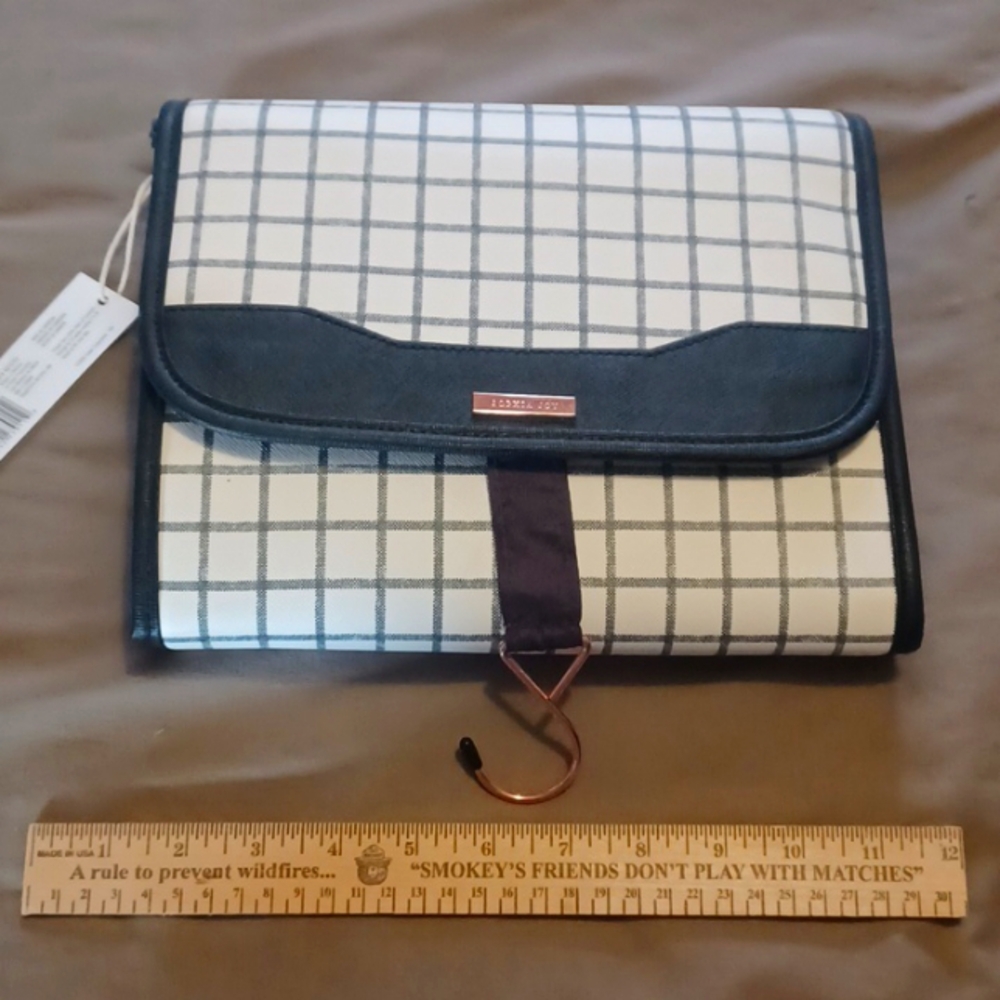 Con air travel toiletry bag